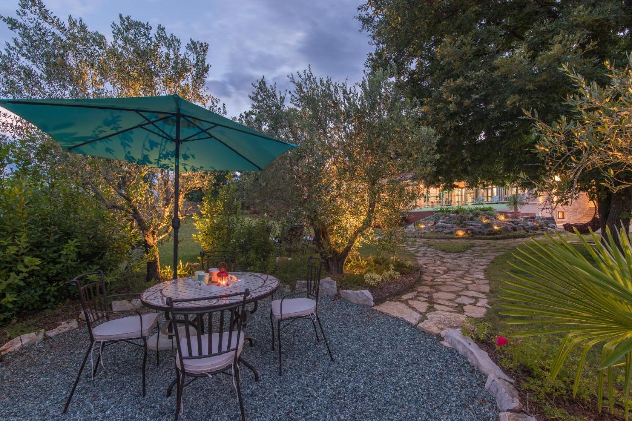 Family Villa Lipica With Private Pool And Jacuzzi Pazin Extérieur photo
