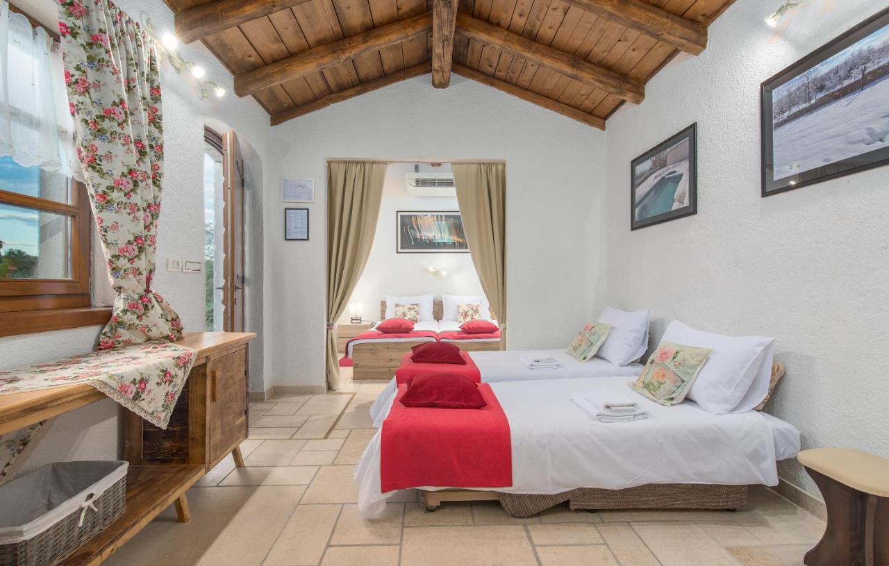 Family Villa Lipica With Private Pool And Jacuzzi Pazin Extérieur photo