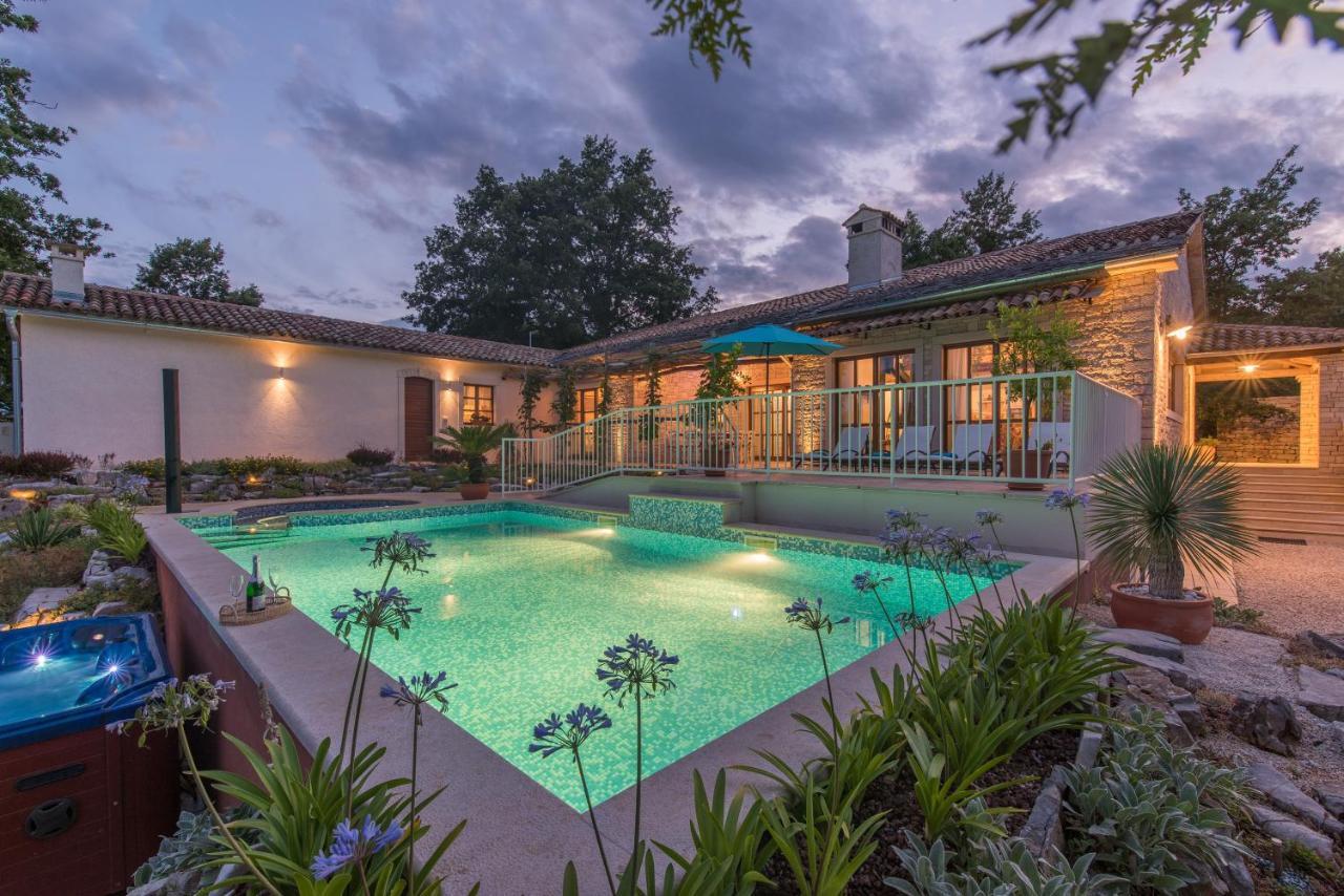 Family Villa Lipica With Private Pool And Jacuzzi Pazin Extérieur photo
