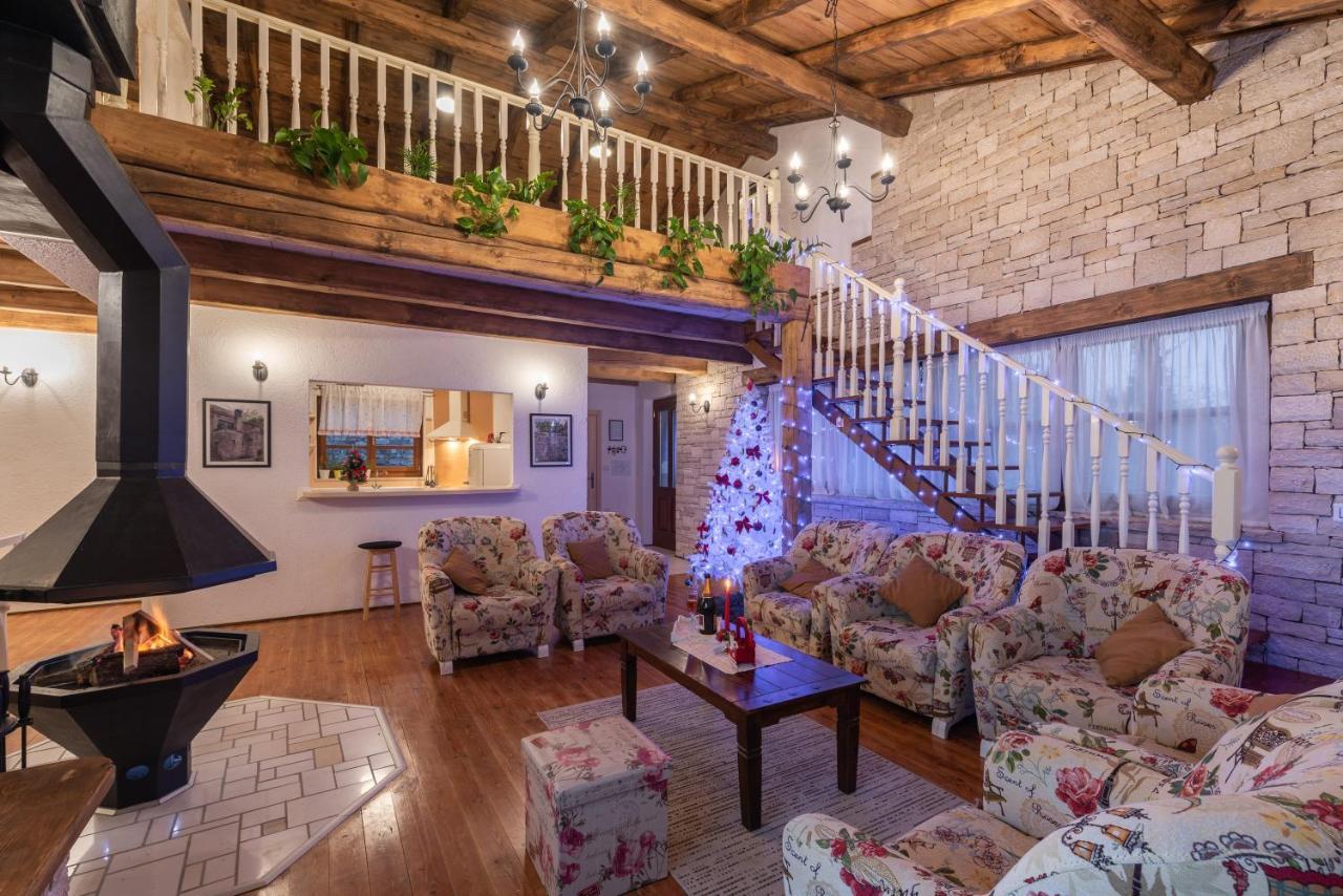 Family Villa Lipica With Private Pool And Jacuzzi Pazin Extérieur photo