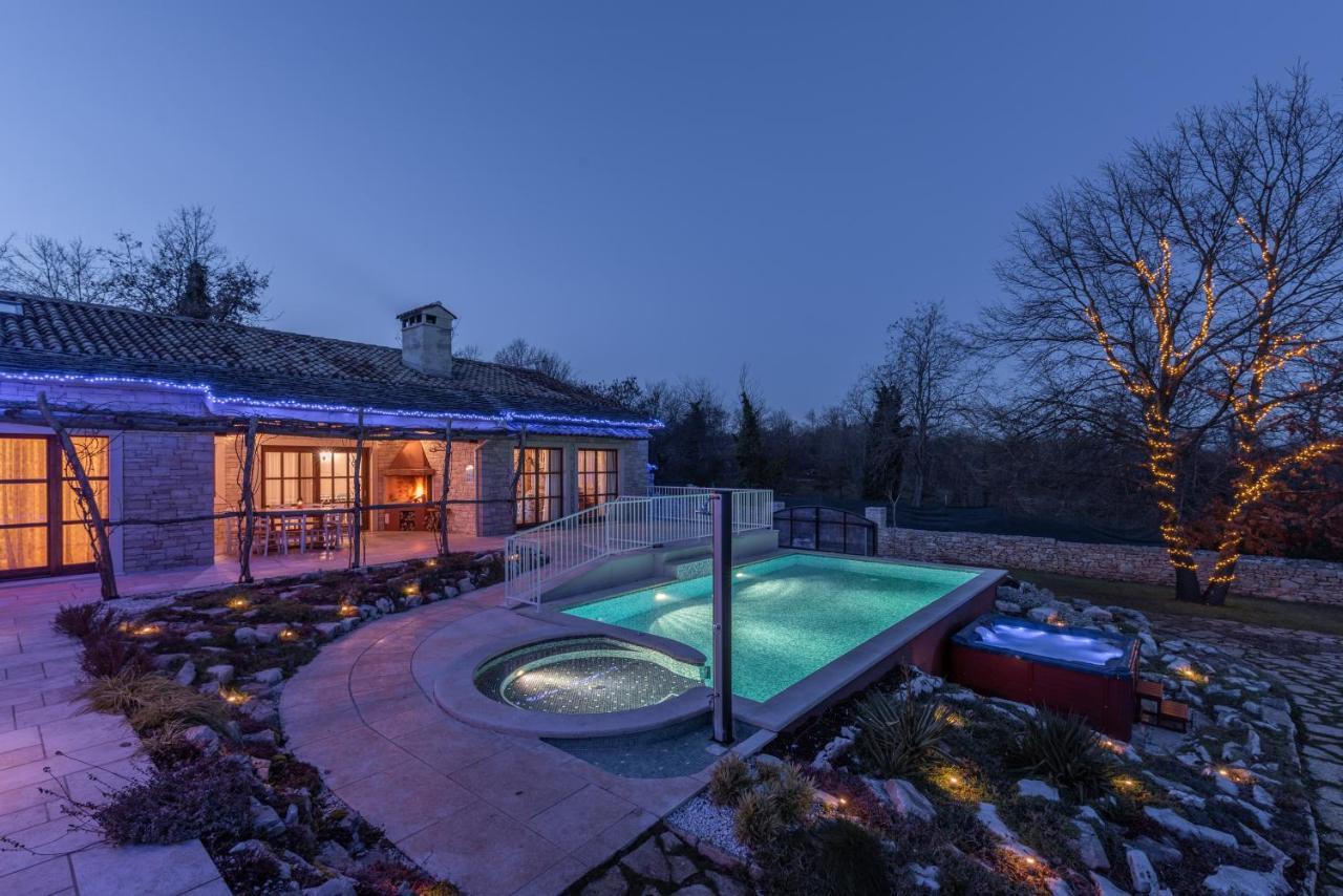 Family Villa Lipica With Private Pool And Jacuzzi Pazin Extérieur photo
