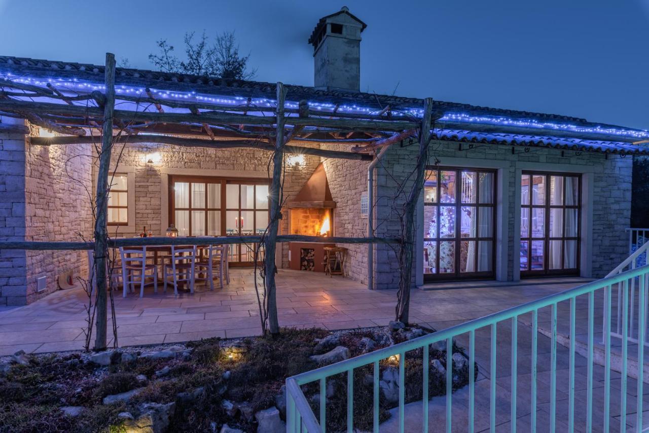 Family Villa Lipica With Private Pool And Jacuzzi Pazin Extérieur photo
