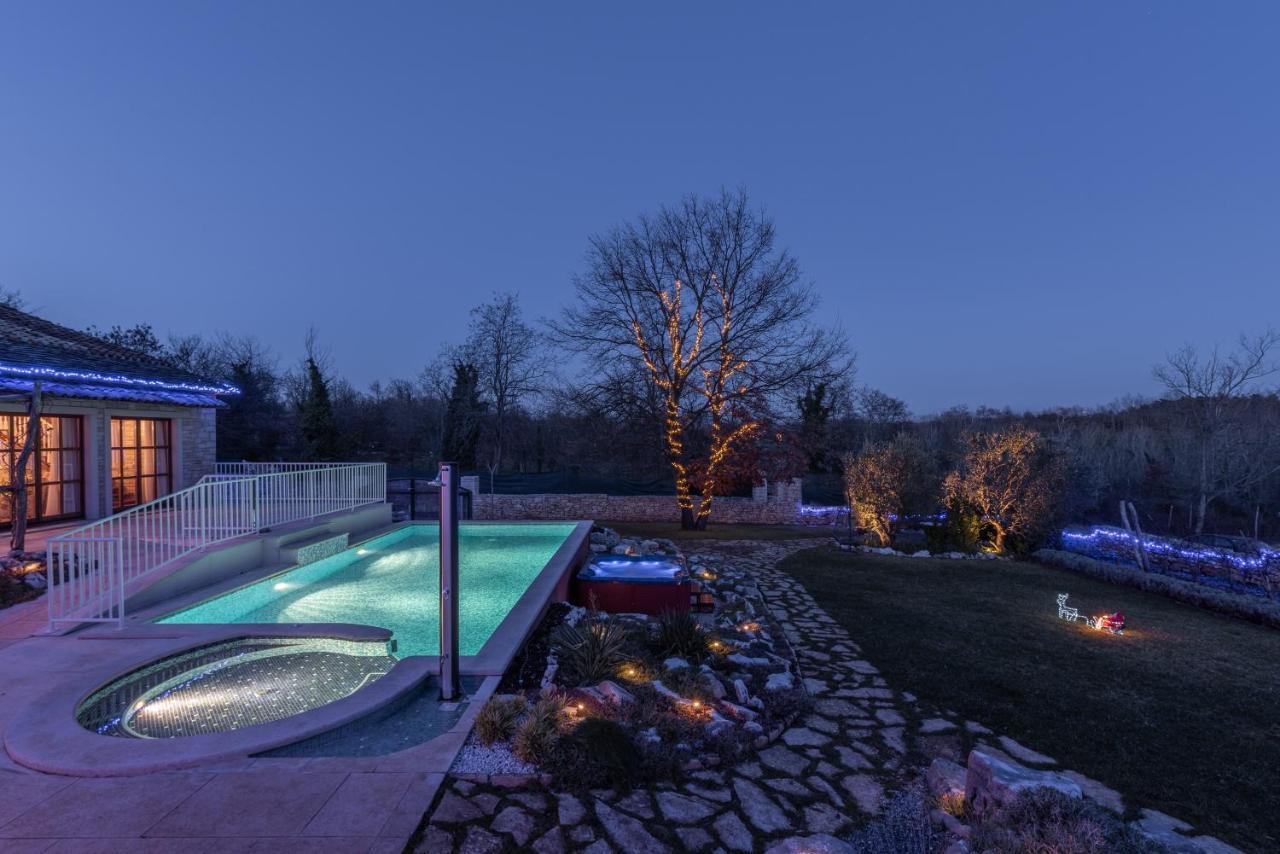 Family Villa Lipica With Private Pool And Jacuzzi Pazin Extérieur photo