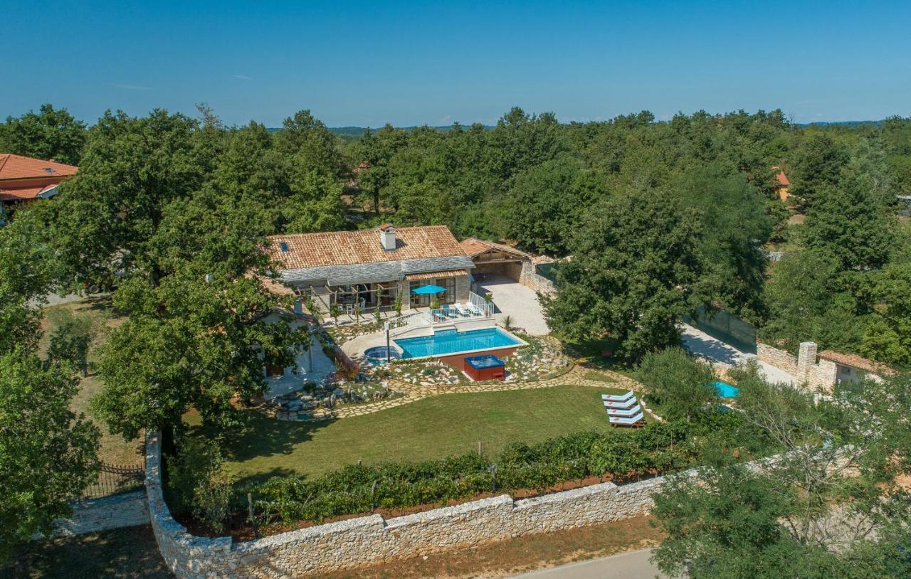 Family Villa Lipica With Private Pool And Jacuzzi Pazin Extérieur photo