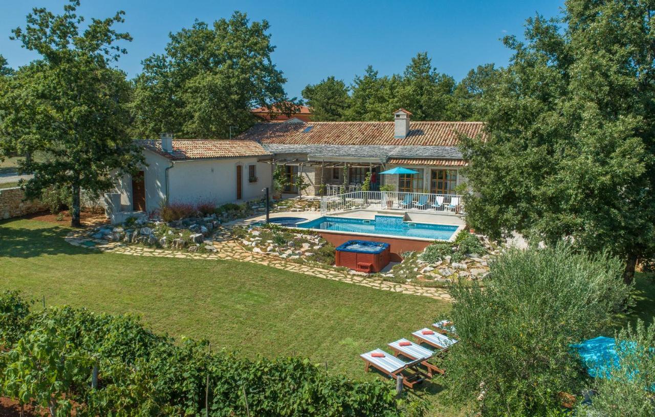 Family Villa Lipica With Private Pool And Jacuzzi Pazin Extérieur photo