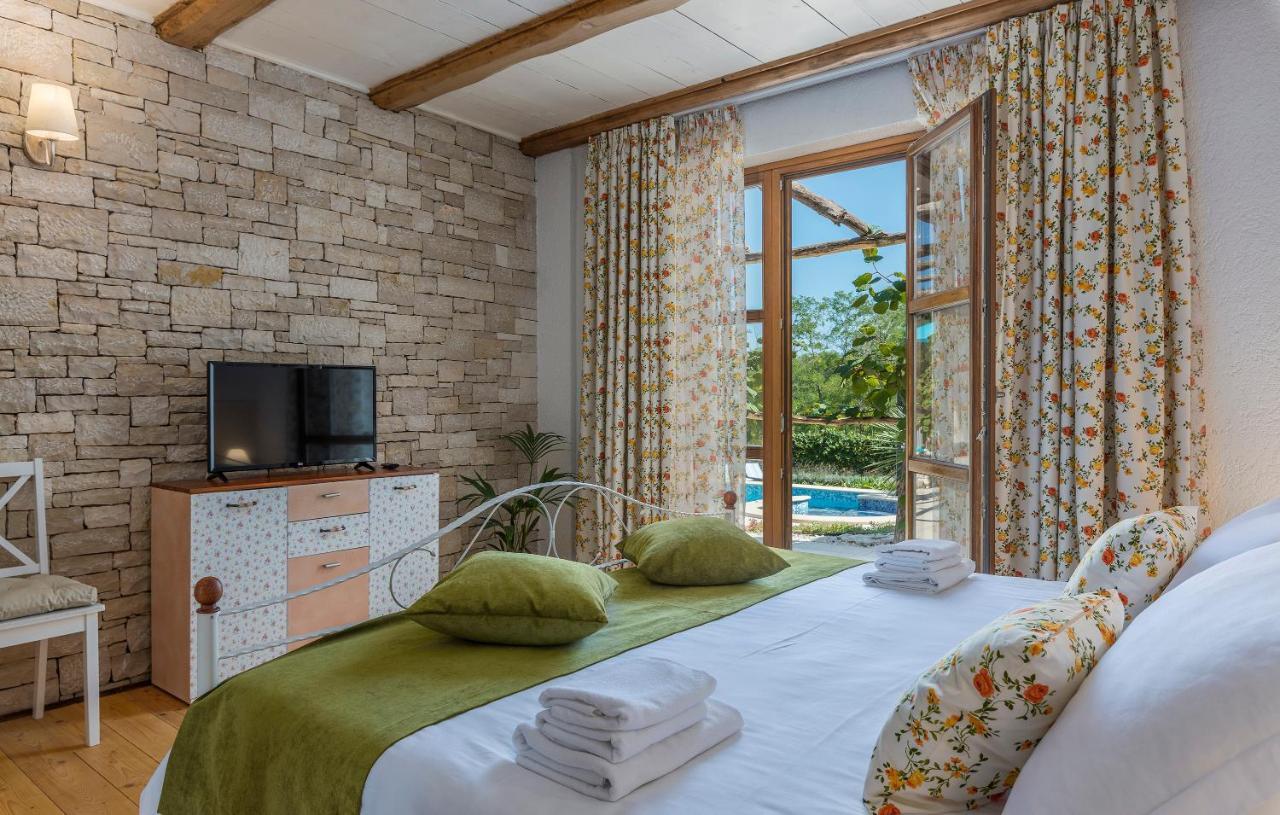 Family Villa Lipica With Private Pool And Jacuzzi Pazin Extérieur photo