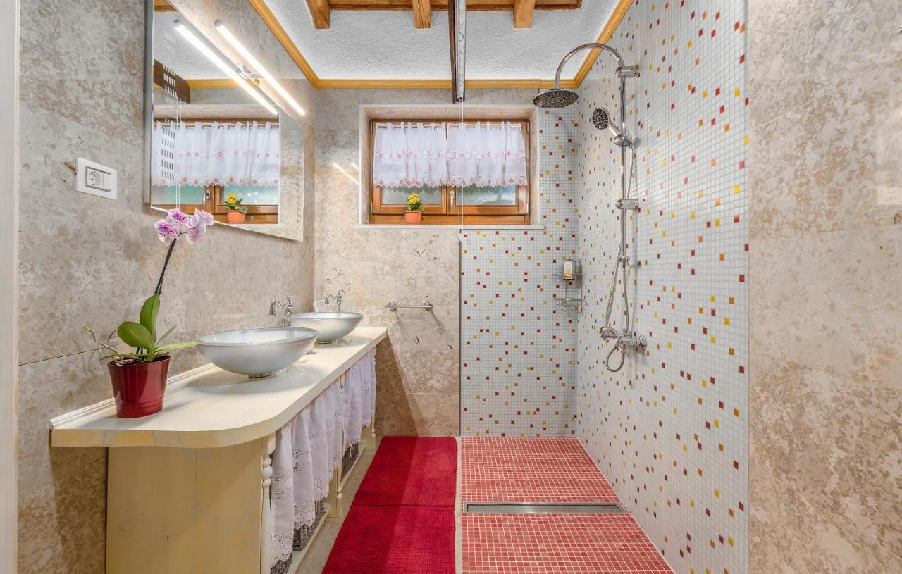Family Villa Lipica With Private Pool And Jacuzzi Pazin Extérieur photo