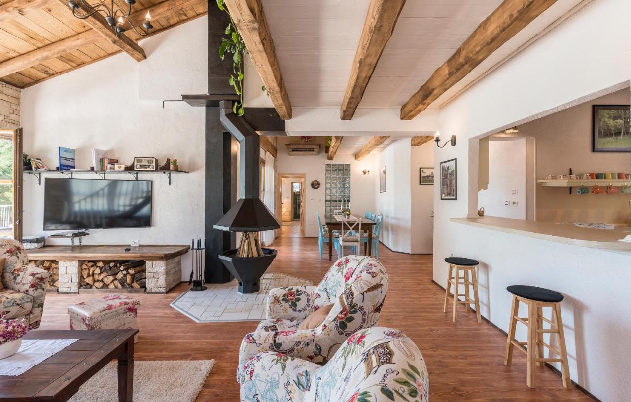 Family Villa Lipica With Private Pool And Jacuzzi Pazin Extérieur photo