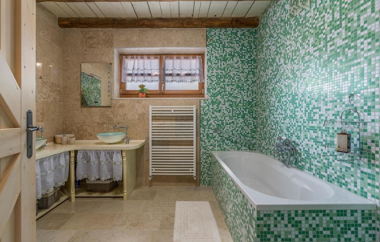 Family Villa Lipica With Private Pool And Jacuzzi Pazin Extérieur photo